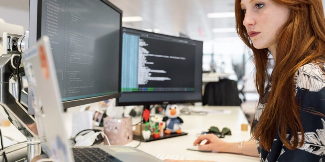 chica pelirroja webmaster