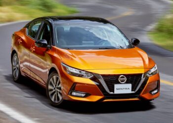 Nissan con carros electricos