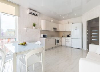 Cocina con aire acondicionado