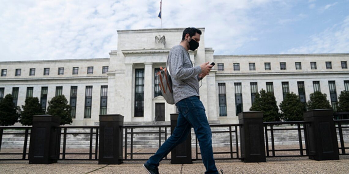 La economía de EE. UU. podría estar en recesión, advierte un economista: '100% de probabilidad' de desaceleración global