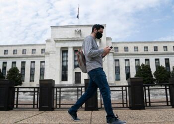 La economía de EE. UU. podría estar en recesión, advierte un economista: '100% de probabilidad' de desaceleración global