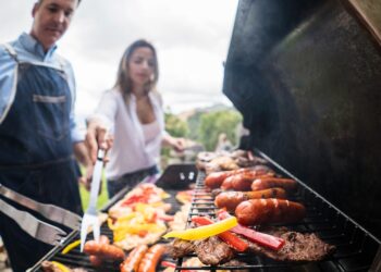 Los precios récord amenazan los planes del Día de los Caídos
