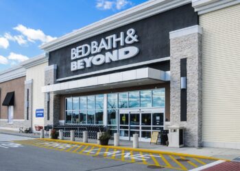 Los analistas dicen que las tiendas Bed Bath & Beyond cortaron el aire acondicionado para ahorrar dinero