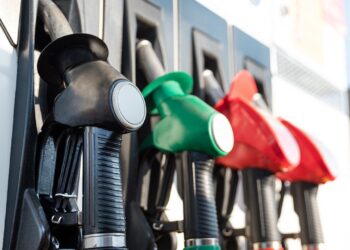 Los precios de la gasolina alcanzaron un nuevo récord el domingo por la mañana