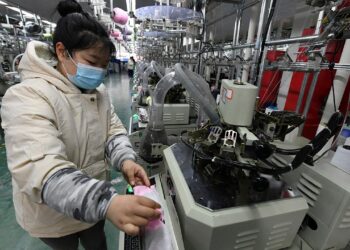 La economía de China se contrae un 2,6% después de verse afectada por los cierres de virus
