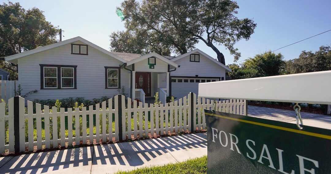 Los precios de las viviendas muestran signos de moderación en abril: Case-Shiller