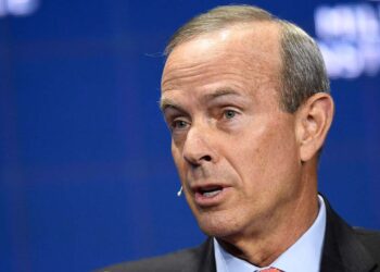 El CEO de Chevron responde a las acusaciones de aumento de precios de Biden