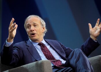 El inversionista multimillonario Ray Dalio advierte que EE. UU. no puede seguir gastando y reducir la inflación