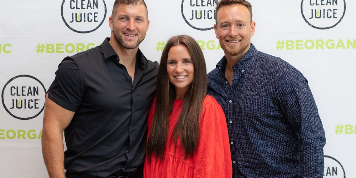 Tim Tebow abrirá la primera tienda Clean Juice y habla en sociedad con la empresa