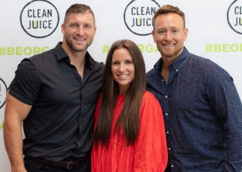 Tim Tebow abrirá la primera tienda Clean Juice y habla en sociedad con la empresa