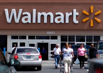 Hombre de Ohio deja su trabajo de maestro a favor de un salario más alto en Walmart: 'No estoy usando mi título'