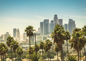 Condado de Los Ángeles veta requisito de ciudadanía para trabajos gubernamentales