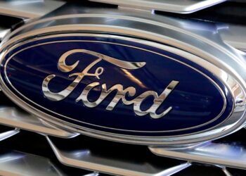 El último gruñido de la cadena de suministro de Ford: No hay suficientes insignias ovaladas azules