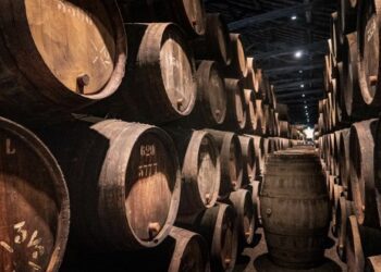 Una buena barrica de roble confiere al vino un carácter especial en su sabor