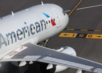 Vuelo con destino a Washington, DC obligado a desviarse después de que un pasajero supuestamente intentara violar la cabina