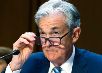 El ex presidente de la FDIC advierte que la Fed tiene un problema de credibilidad: están 'hablando duro, pero las palabras no son suficientes'