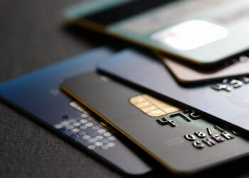 Deuda de tarjeta de crédito mayor que ahorros para porcentaje récord de estadounidenses