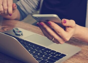 ¿Cómo resolver dudas o problemas con aerolíneas o aeropuertos por teléfono en España?