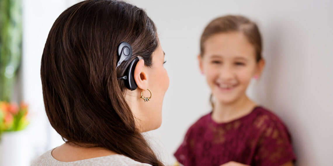 Cómo los Implantes Cocleares con Conexión Bluetooth están Transformando la Vida de las Personas con Pérdida Auditiva