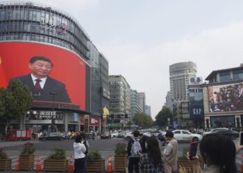 China establece el objetivo de crecimiento más bajo en décadas mientras persisten los efectos del bloqueo de COVID