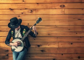 Hombre tocando guitarra