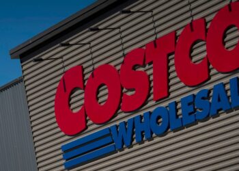 El director financiero de Costco dice que los clientes que cambian de carne de res y bistec a carnes más baratas podrían indicar una recesión inminente