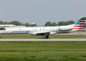OSHA multa a subsidiaria de American Airlines con $ 15,000 después de que un trabajador es succionado por el motor de un avión y muere