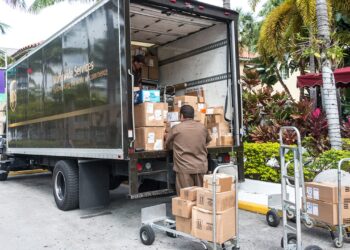 UPS y Teamsters en conversaciones tensas mientras amenaza de huelga se cierne sobre la economía