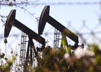 Los recortes de producción de petróleo de Rusia y Arabia Saudita no tienen un gran impacto en los precios