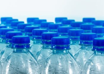 Botellas de agua de plastico