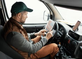 Camionero con sistema GPS