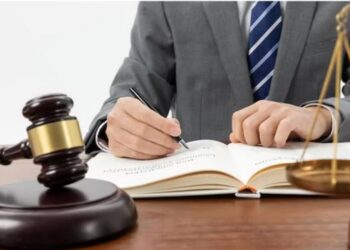 Busca abogados penalistas de alto nivel para los episodios más duros de tu vida