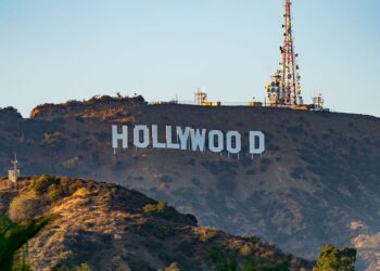 El salario mínimo de West Hollywood establece un nuevo récord, lo que genera preocupación para las empresas: '¿Cómo se sobrevive?'