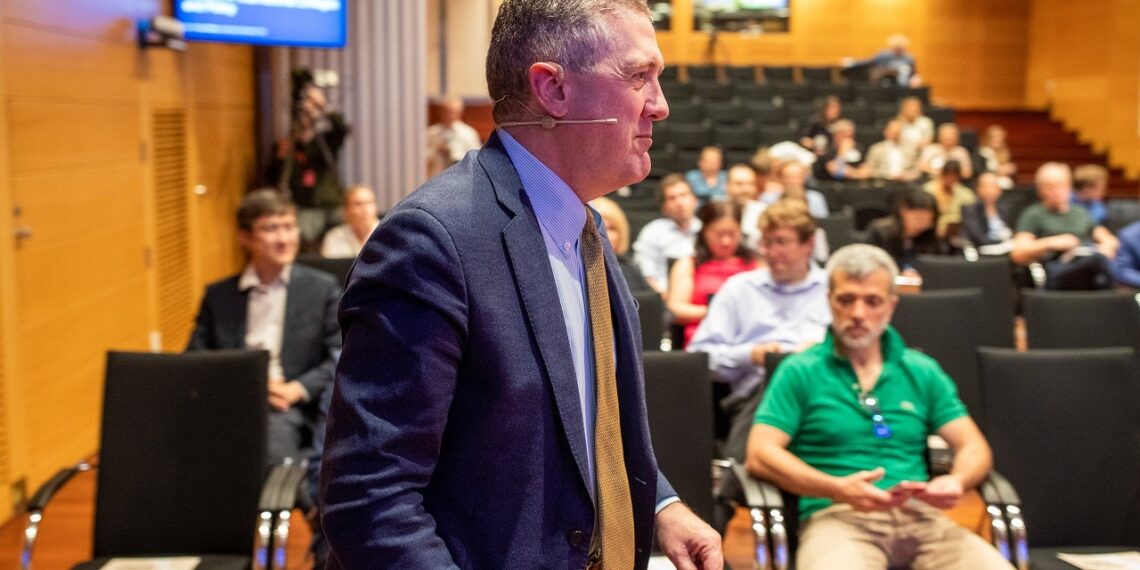 El presidente de la Fed de St Louis, Jim Bullard, deja la oficina de la Universidad de Purdue