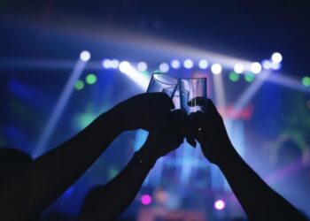 Brindis en discoteca