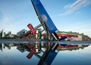 El huracán Idalia podría costar 20 mil millones de dólares en daños y pérdida de actividad económica: Moody's Analytics