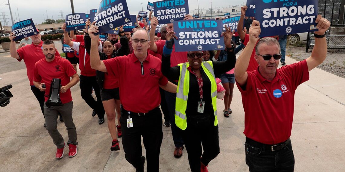 Amenaza de huelga del UAW: expertos evalúan la probabilidad de huelgas en Ford, GM y Stellantis