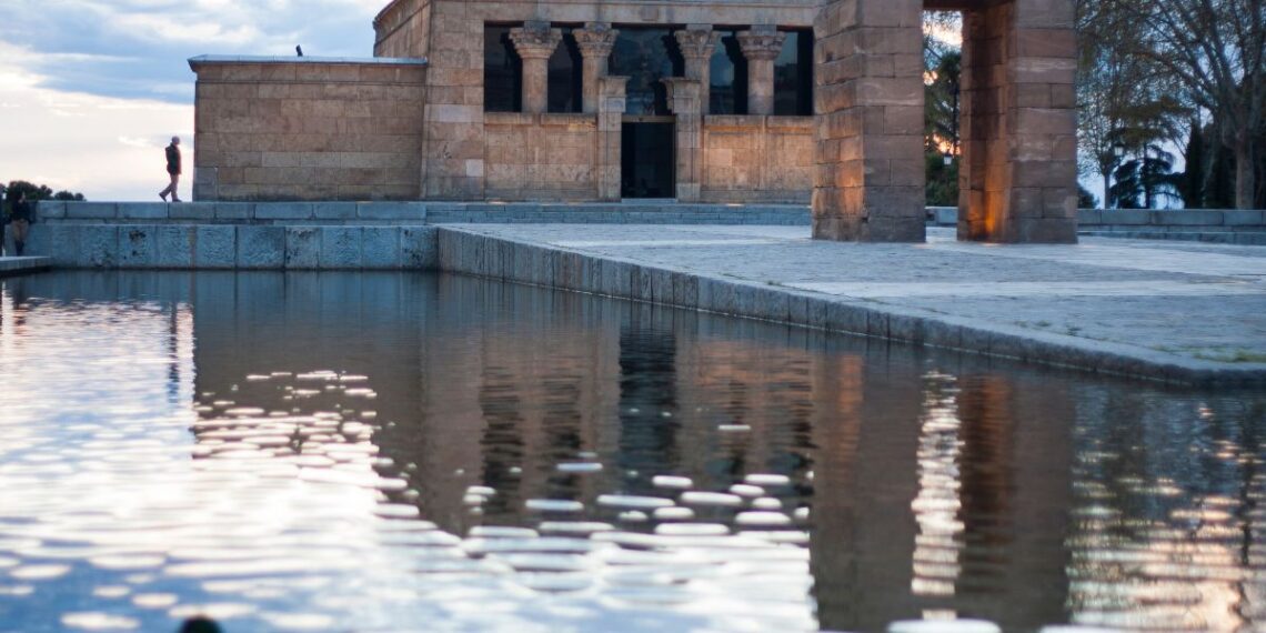 Descubriendo el Templo de Debod: Un Recorrido por la Antigua Egipto en Madrid el Centro de Madrid