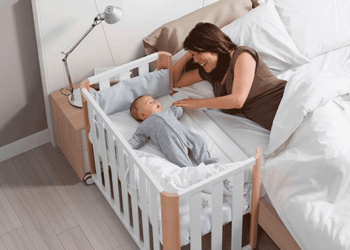 Madre e hijo en cuna colecho