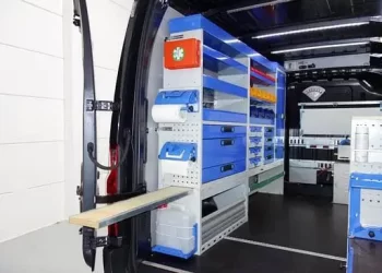 La importancia de invertir en equipamiento profesional para furgonetas de trabajo