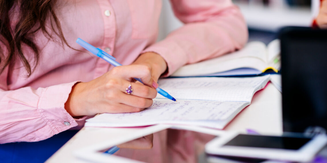 Estudiar una oposición: una alternativa real para quienes buscan estabilidad