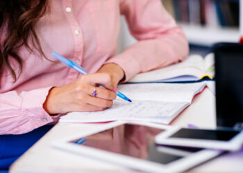 Estudiar una oposición: una alternativa real para quienes buscan estabilidad