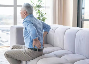 Lumbalgia crónica en adultos mayores: ¿Cómo la fisioterapia puede aliviarla?