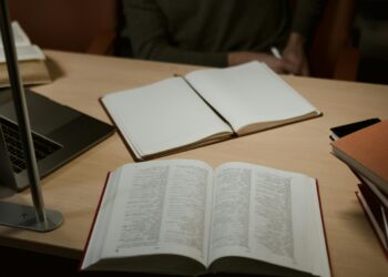 Estudiante aplicando técnicas de estudio