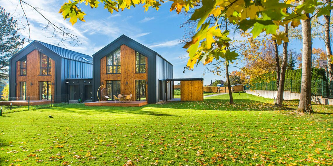 Terraza con plantas y decoración exterior hogar