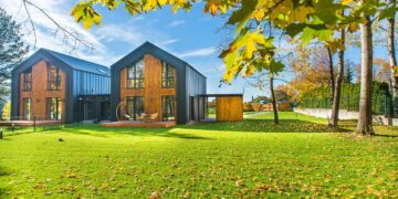 Terraza con plantas y decoración exterior hogar