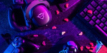 Persona jugando videojuego consola entretenimiento digital