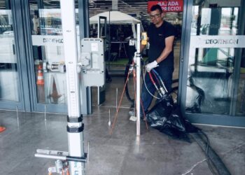 Pavimentos industriales y mantenimiento de espacios de trabajo: claves para conservar una nave o almacén en buen estado